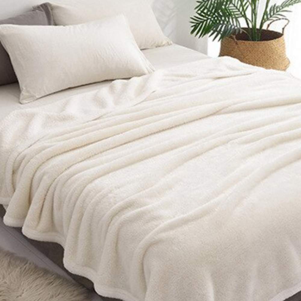 Sherpa Fleece Blanket: image 7